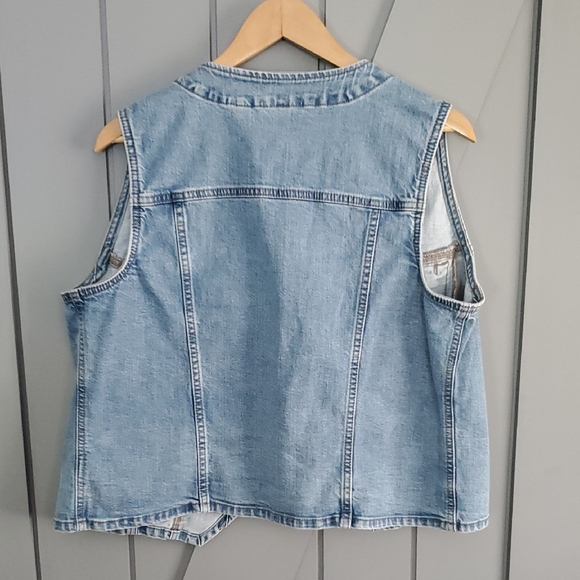 Universal Thread Light Blue Denim Vest - Picture 2 of 3
